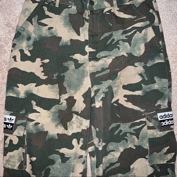 ADIDAS Originals Women's Cargo Track Pants Camo Green Brown Size Medium M EUC - Picture 2 of 6